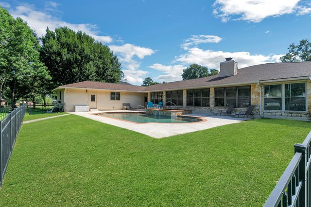 26 Westpoint Drive, Trinity, TX 75862