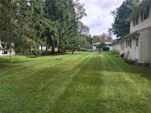 9 Hallmark Road, Penfield, NY 14625