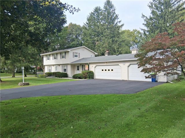 9 Hallmark Road, Penfield, NY 14625