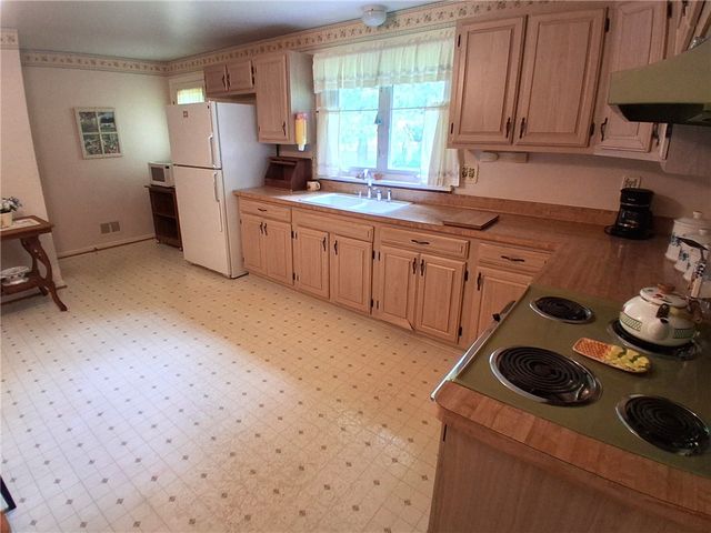 9 Hallmark Road, Penfield, NY 14625