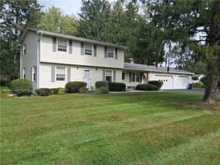 9 Hallmark Road, Penfield, NY 14625