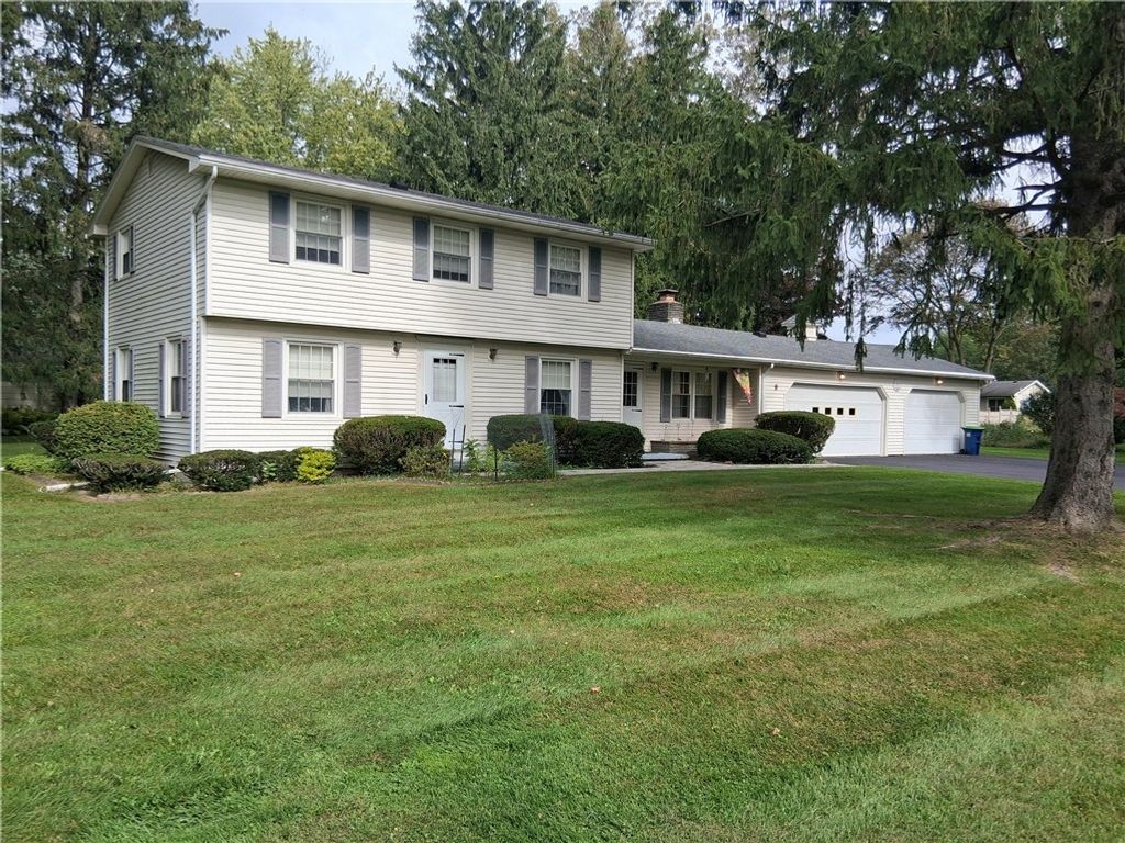 9 Hallmark Road, Penfield, NY 14625