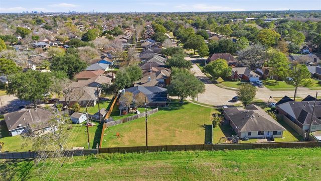7702 Londres Drive, Houston, TX 77083