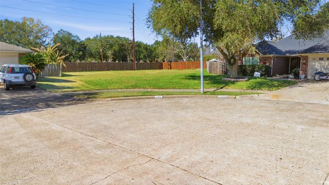 7702 Londres Drive, Houston, TX 77083