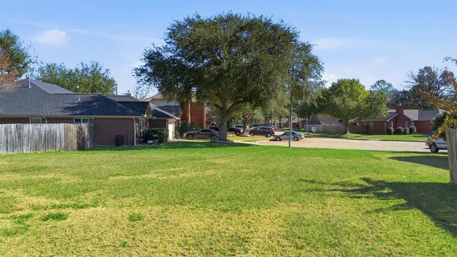 7702 Londres Drive, Houston, TX 77083