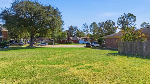 7702 Londres Drive, Houston, TX 77083