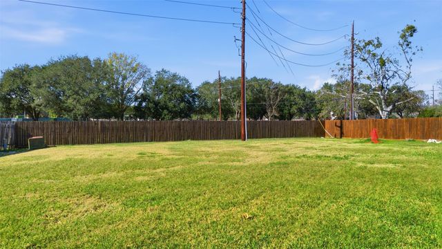 7702 Londres Drive, Houston, TX 77083