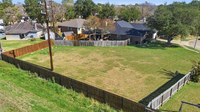 7702 Londres Drive, Houston, TX 77083