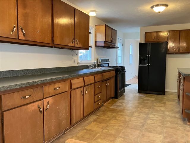 11 Deer Run, Henrietta, NY 14623