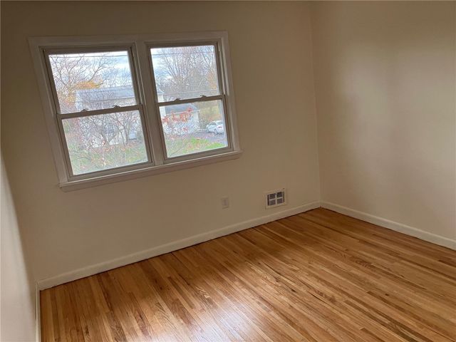 11 Deer Run, Henrietta, NY 14623