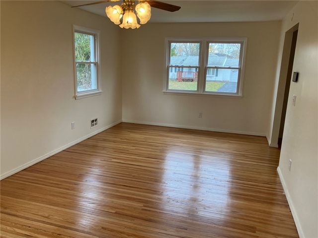 11 Deer Run, Henrietta, NY 14623