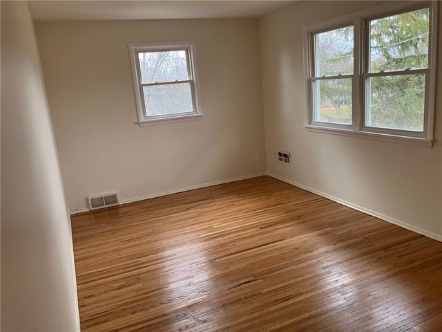 11 Deer Run, Henrietta, NY 14623