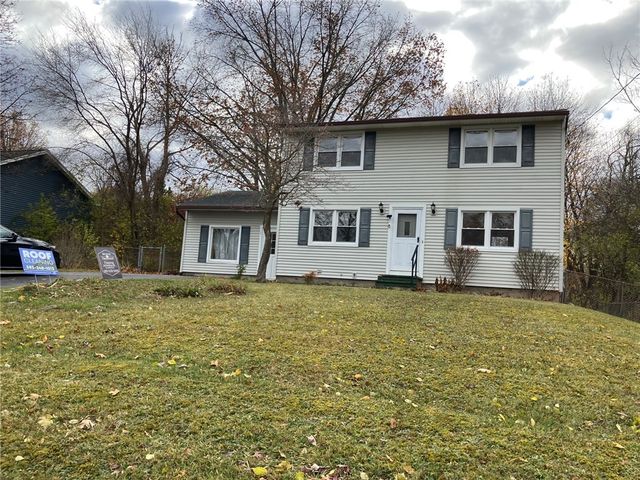 11 Deer Run, Henrietta, NY 14623