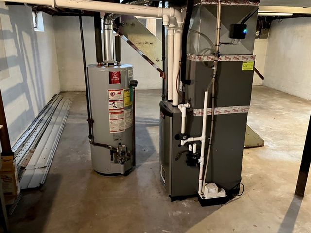 11 Deer Run, Henrietta, NY 14623