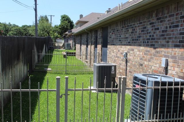 1230 Woodland Park Drive, Hurst, TX 76053