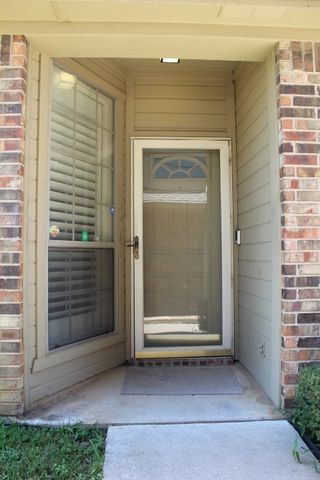 1230 Woodland Park Drive, Hurst, TX 76053