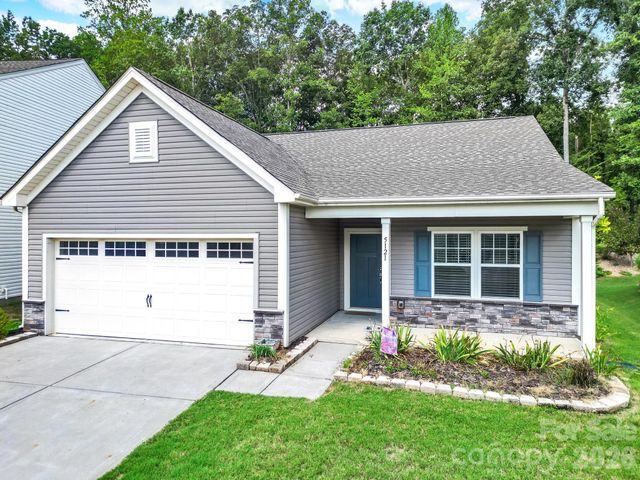 5121 Saddleback Drive, Mount Holly, NC 28120