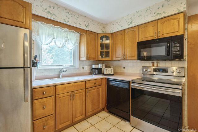 35 Sherman Street, Huntington, NY 11743