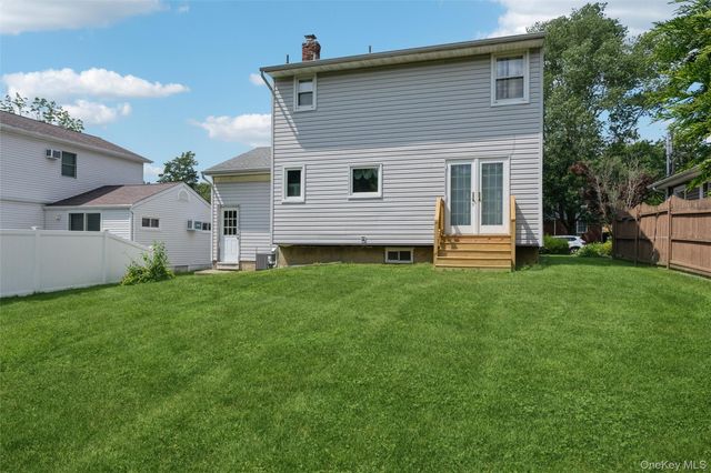 35 Sherman Street, Huntington, NY 11743