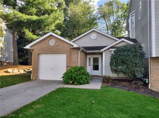 344 Village Pointe Drive 5/E, Akron, OH 44313