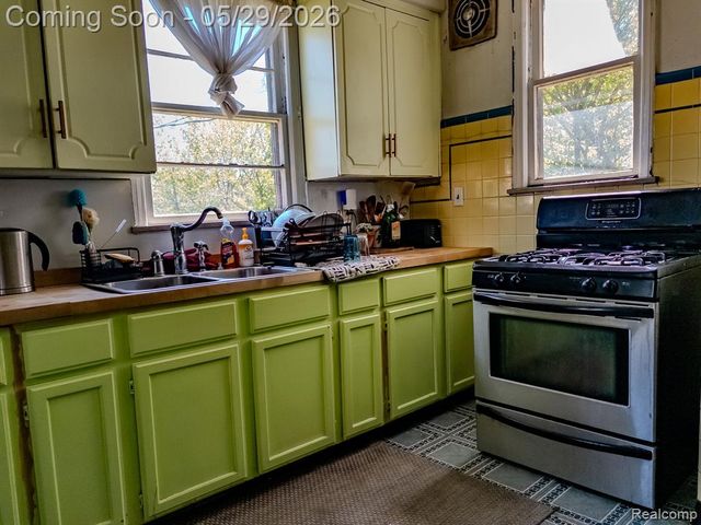 3010 Fischer Street, Detroit, MI 48214