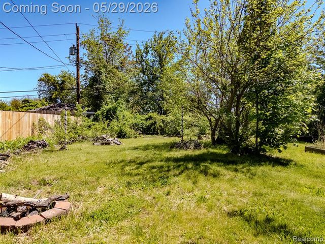 3010 Fischer Street, Detroit, MI 48214