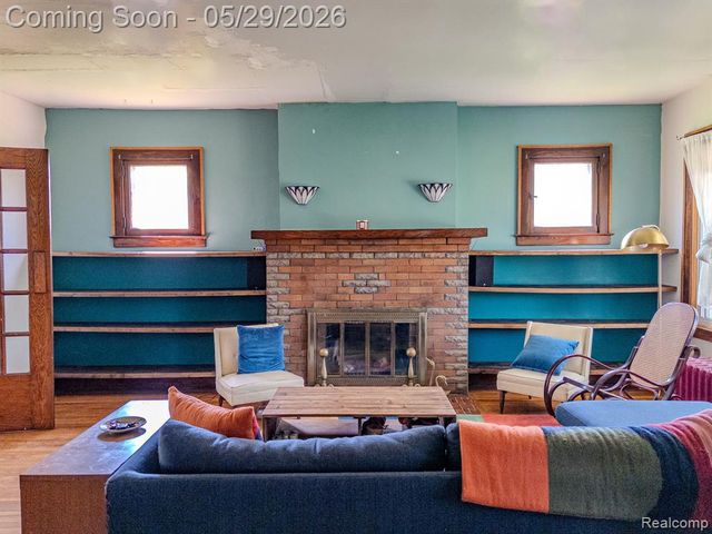 3010 Fischer Street, Detroit, MI 48214