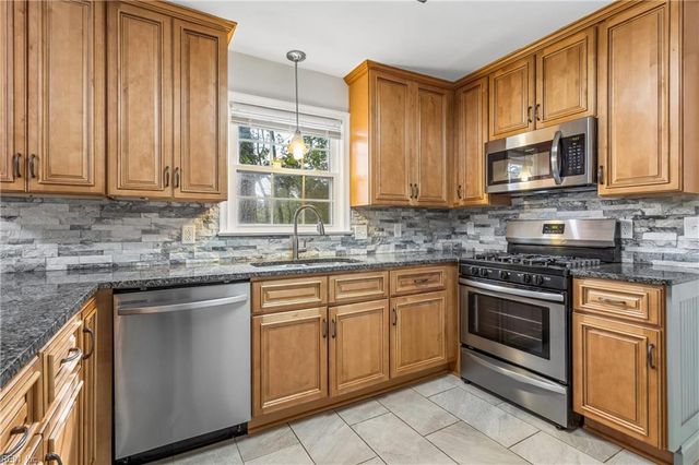 975 Lacon DR, Newport News, VA 23608