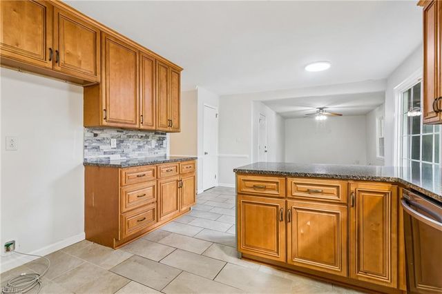 975 Lacon DR, Newport News, VA 23608