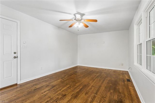 975 Lacon DR, Newport News, VA 23608