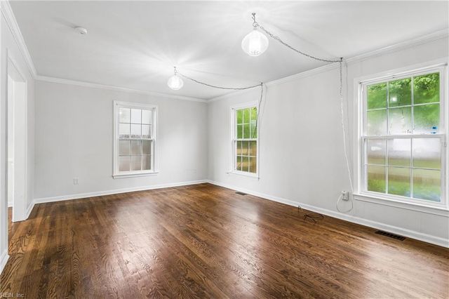 975 Lacon DR, Newport News, VA 23608