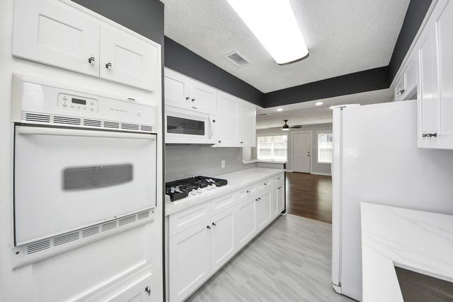 10130 Sagerock Drive, Houston, TX 77089