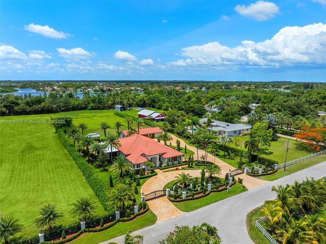 17490 SW 70th Pl, Southwest Ranches, FL 33331