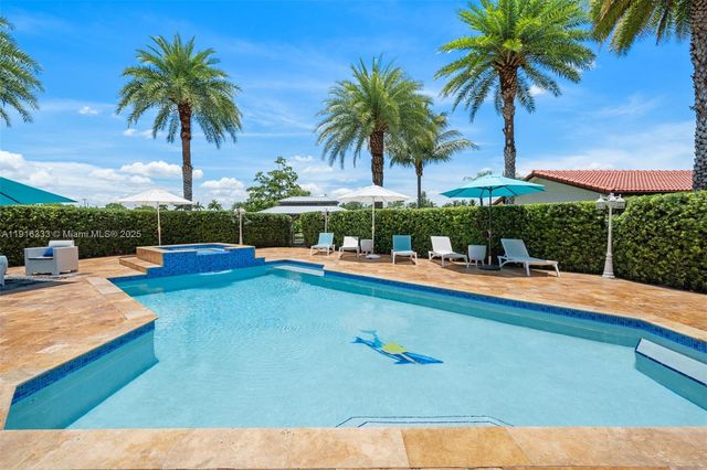 17490 SW 70th Pl, Southwest Ranches, FL 33331