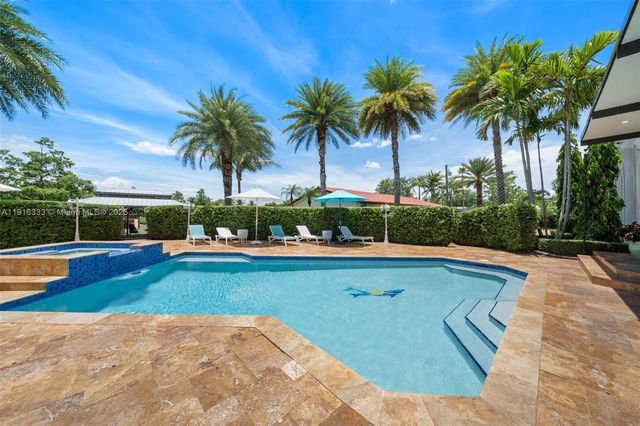 17490 SW 70th Pl, Southwest Ranches, FL 33331