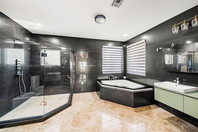 17490 SW 70th Pl, Southwest Ranches, FL 33331