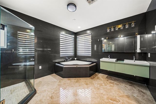 17490 SW 70th Pl, Southwest Ranches, FL 33331