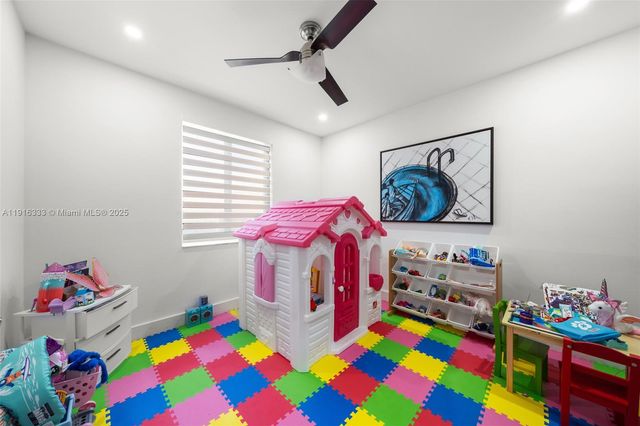 17490 SW 70th Pl, Southwest Ranches, FL 33331