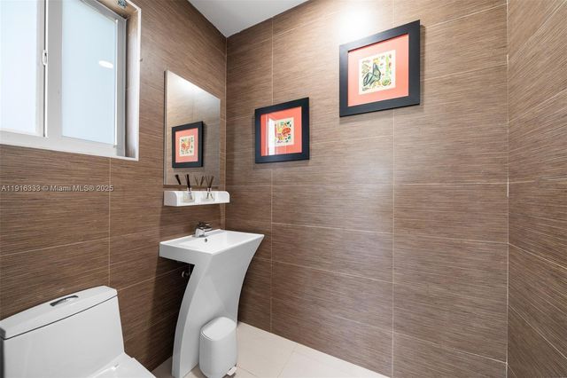 17490 SW 70th Pl, Southwest Ranches, FL 33331