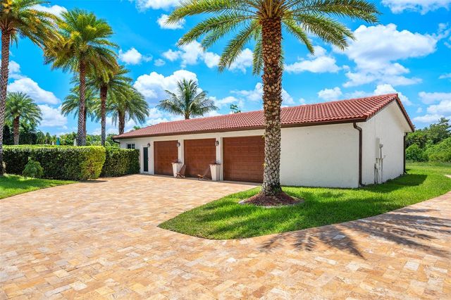 17490 SW 70th Pl, Southwest Ranches, FL 33331