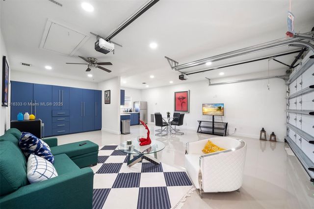 17490 SW 70th Pl, Southwest Ranches, FL 33331