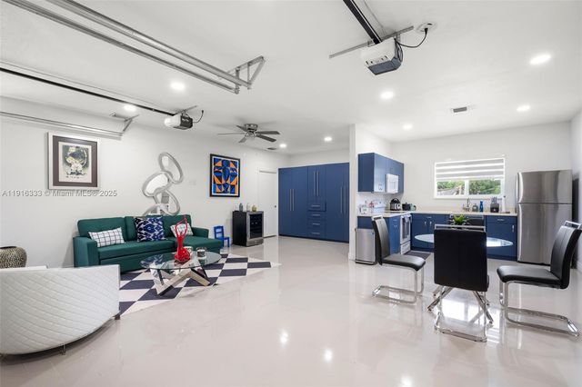 17490 SW 70th Pl, Southwest Ranches, FL 33331