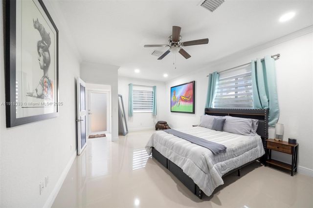 17490 SW 70th Pl, Southwest Ranches, FL 33331