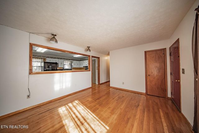 339 Bramble Ln, Dandridge, TN 37725