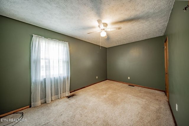 339 Bramble Ln, Dandridge, TN 37725