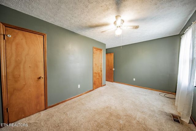 339 Bramble Ln, Dandridge, TN 37725