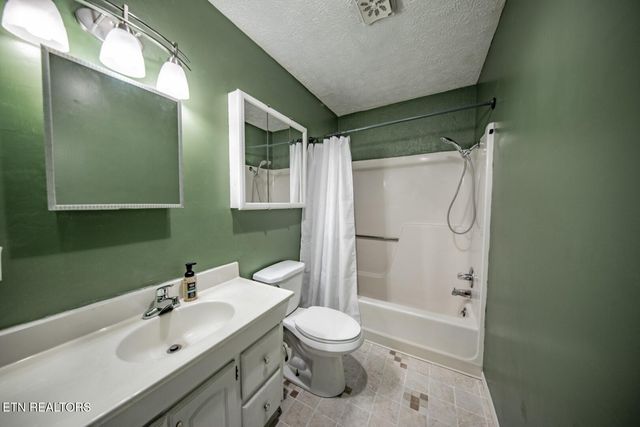 339 Bramble Ln, Dandridge, TN 37725