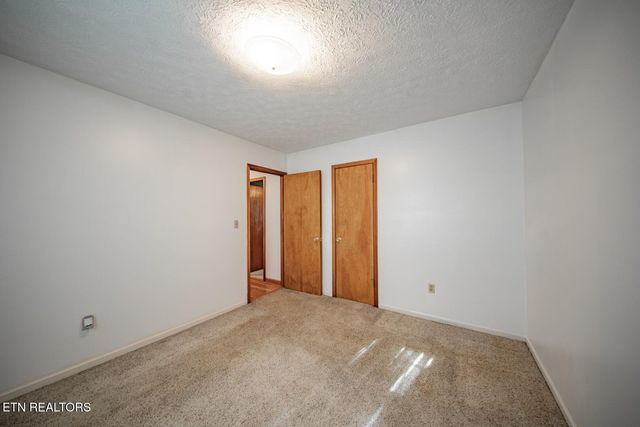 339 Bramble Ln, Dandridge, TN 37725