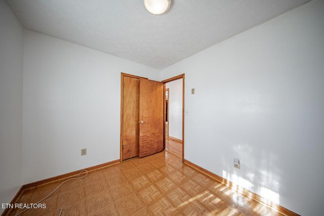 339 Bramble Ln, Dandridge, TN 37725