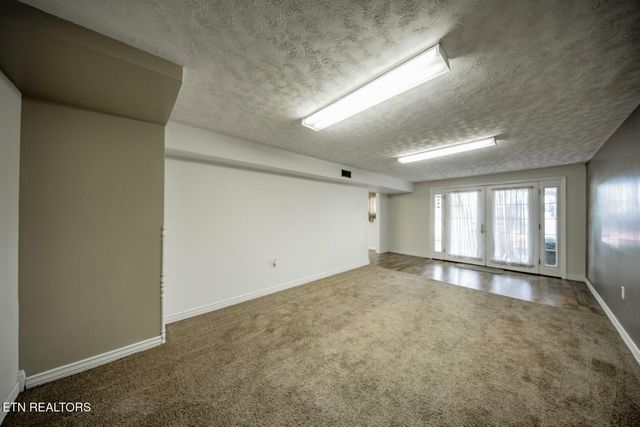 339 Bramble Ln, Dandridge, TN 37725